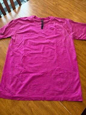 lululemon athletica Men's Short Sleeve Tee in Magenta Pink